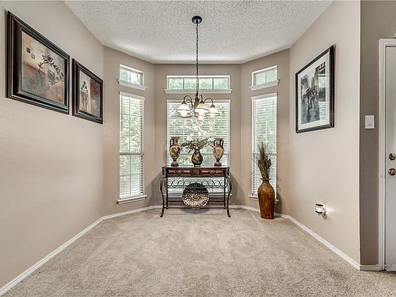 4th image of 220 Lemontree Ln