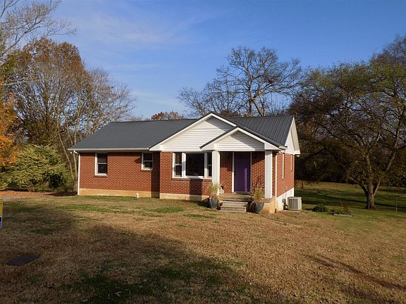 2nd image of 632 Hillcrest Dr