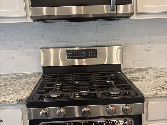 4th image of 905 Charleston Loop