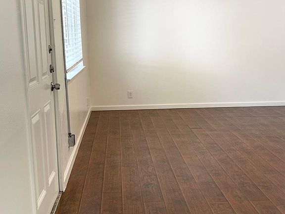 5th image of 201 Grove Pl APT 1