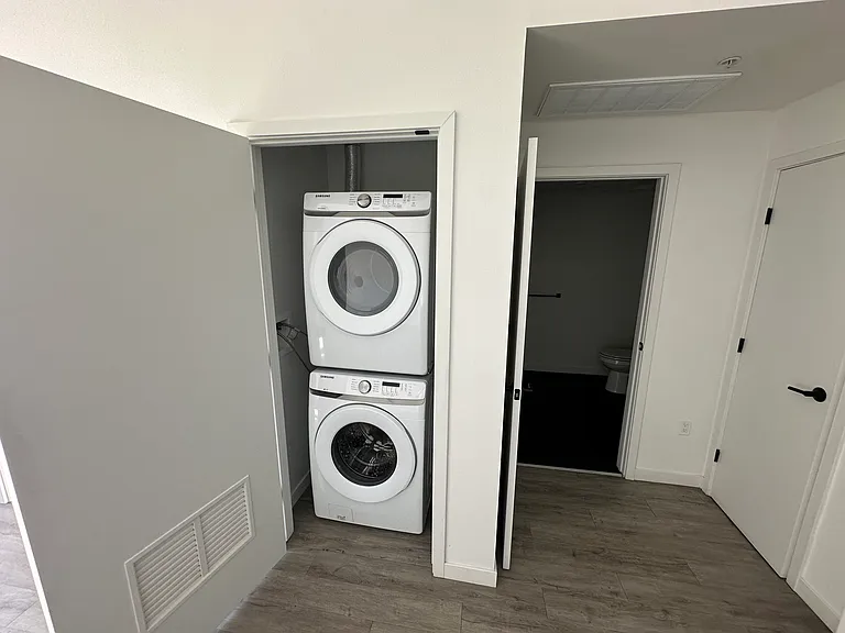1100 W Temple St — Photo 17