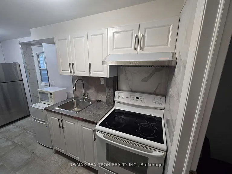 38 Collingsbrook Blvd #2 — Photo 10