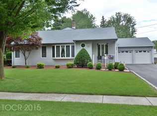 719 Galda Rd, Paramus, NJ 07652