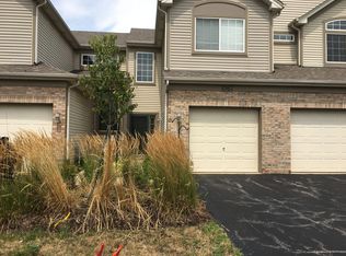 1067 Woodview Ct, Aurora, IL 60502