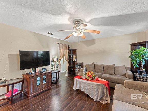 4th image of 7042 Forest Glenn Ct