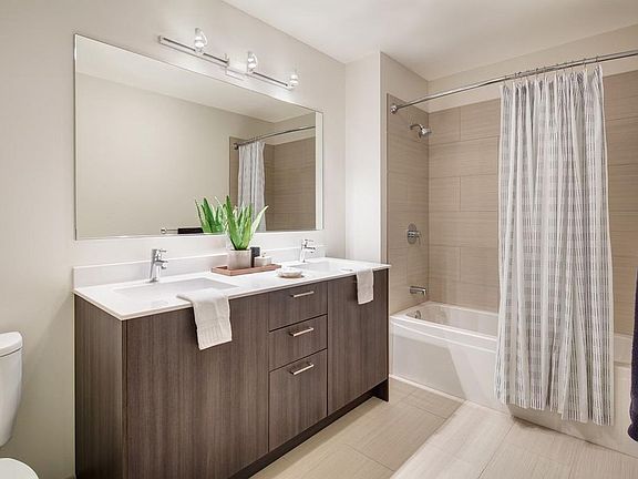 5th image of 1325 W Wabash #2404