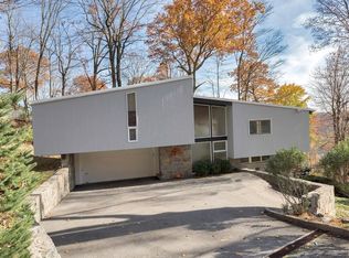 1 Redwood Dr, Chappaqua, NY 10514