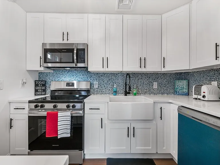 35 Washington Heights Ave — Photo 8