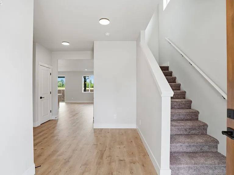 900 SE 34th Cir — Photo 5