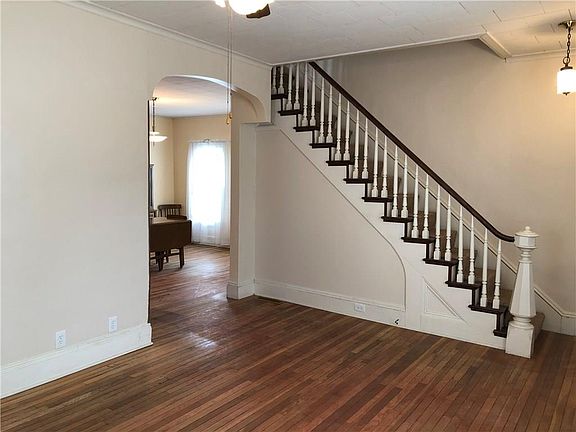 4th image of 39 Charles St