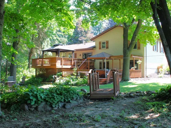 6905 Colt CIRCLE, West Bend, WI 53090