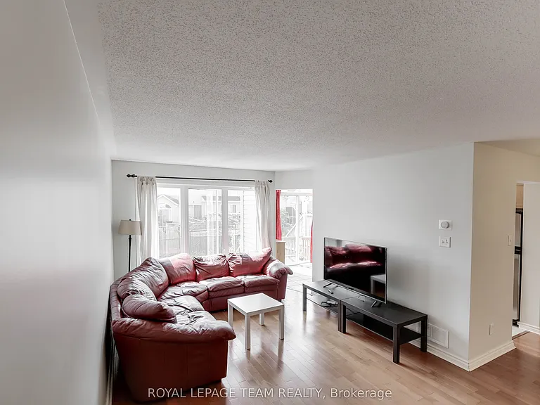 33 Scampton Dr — Photo 8