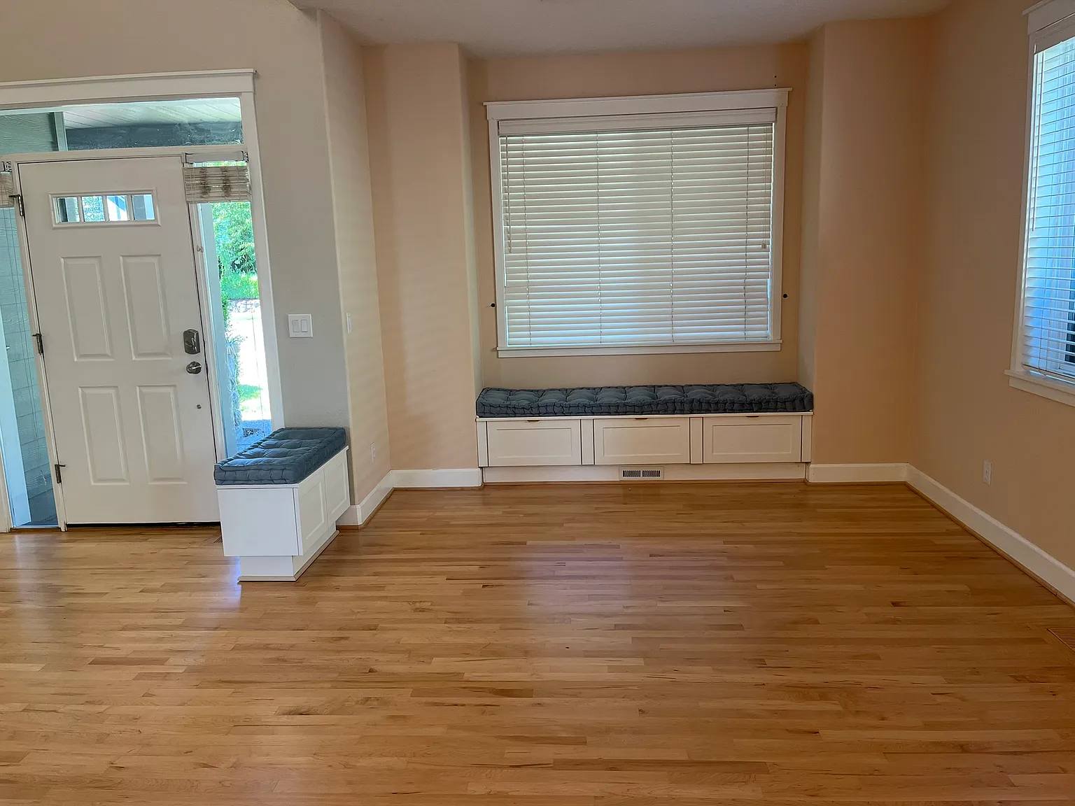 2507 Crestview Dr — Photo 4