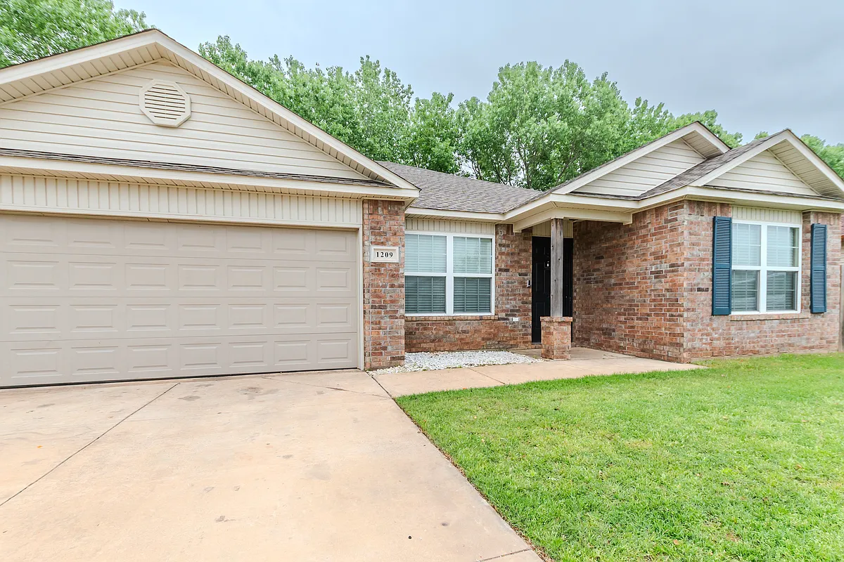 Building Photo - 1209 Ironstone Dr