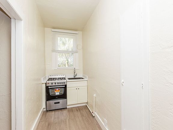 4th image of 1025 Steiner St #12