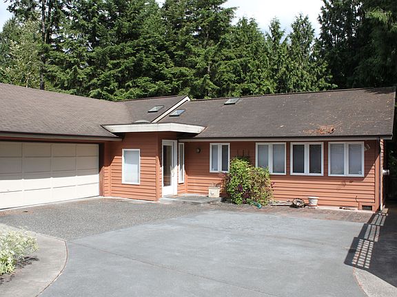 Long driveway off Locust Way