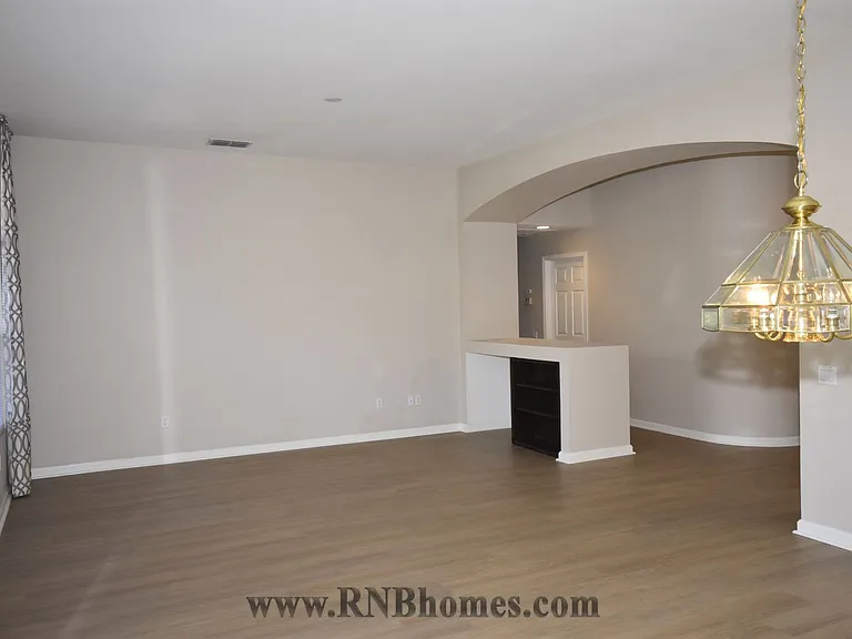 408 Angelrock Ct — Photo 4