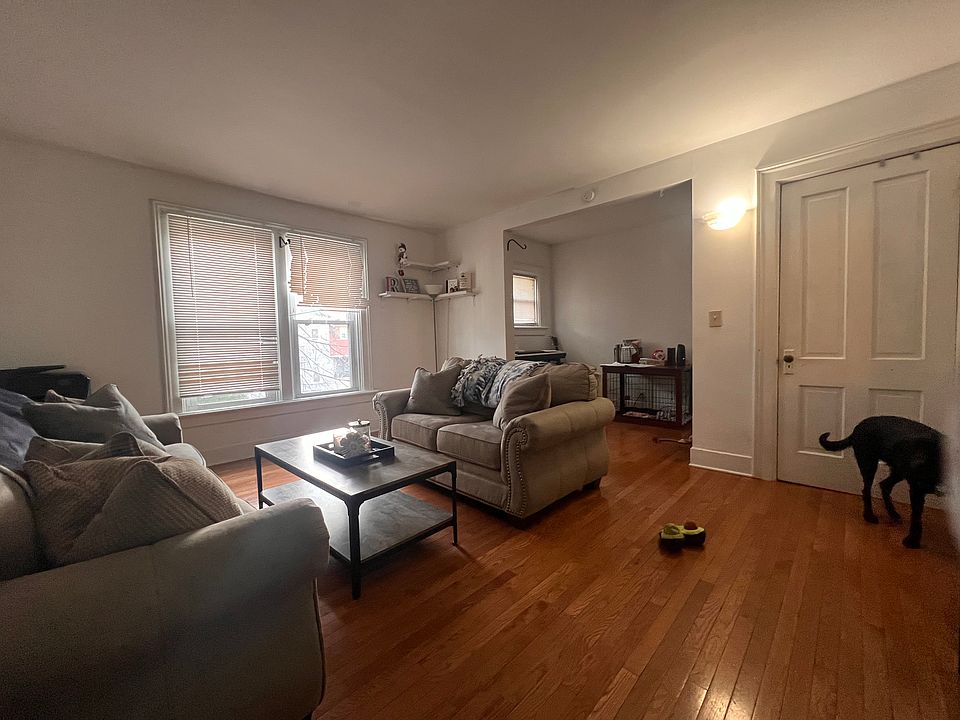 1st image of 1529 N Van Buren St