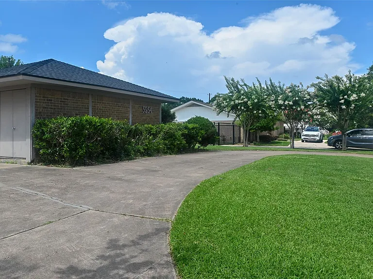 5254 N Braeswood Blvd — Photo 6