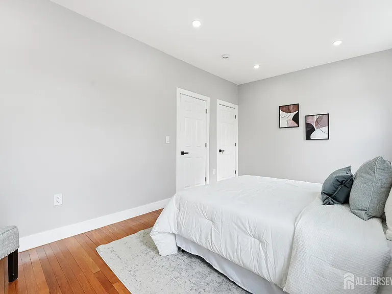 212 Montgomery St #A — Photo 18