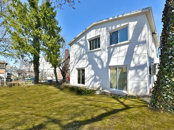 4th image of 8132 167th St