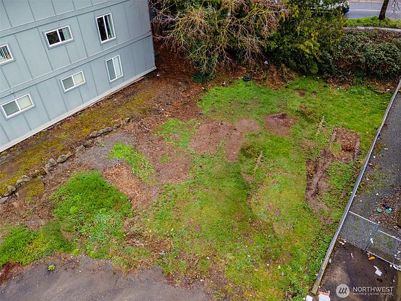 2nd image of 6526 Rainier Ave S