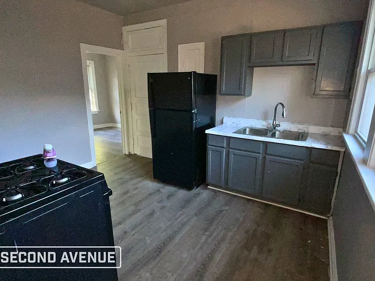 12439 S Perry Ave — Photo 6