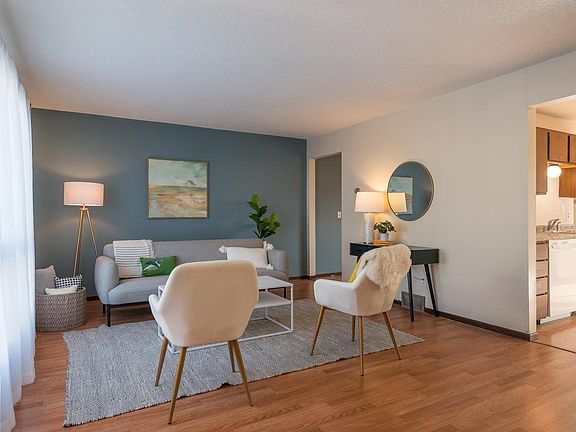 2nd image of 15301 Trillium Cir