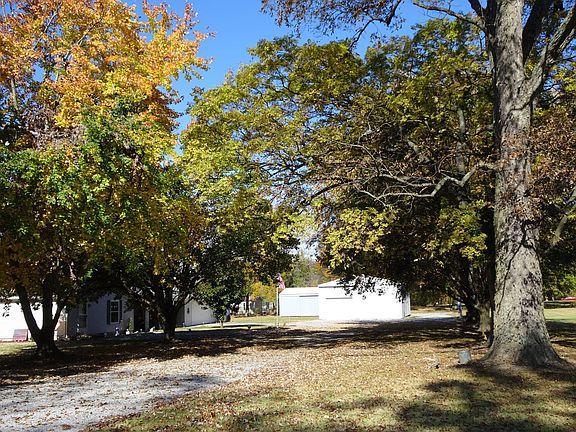 2nd image of 1976 County Road 1800 N