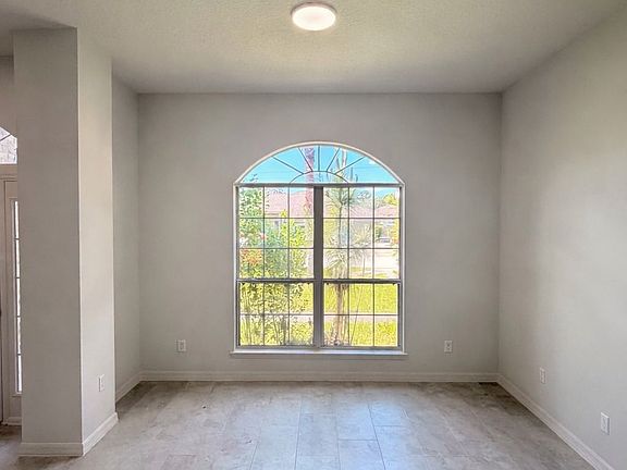 3rd image of 31 Russkin Ln