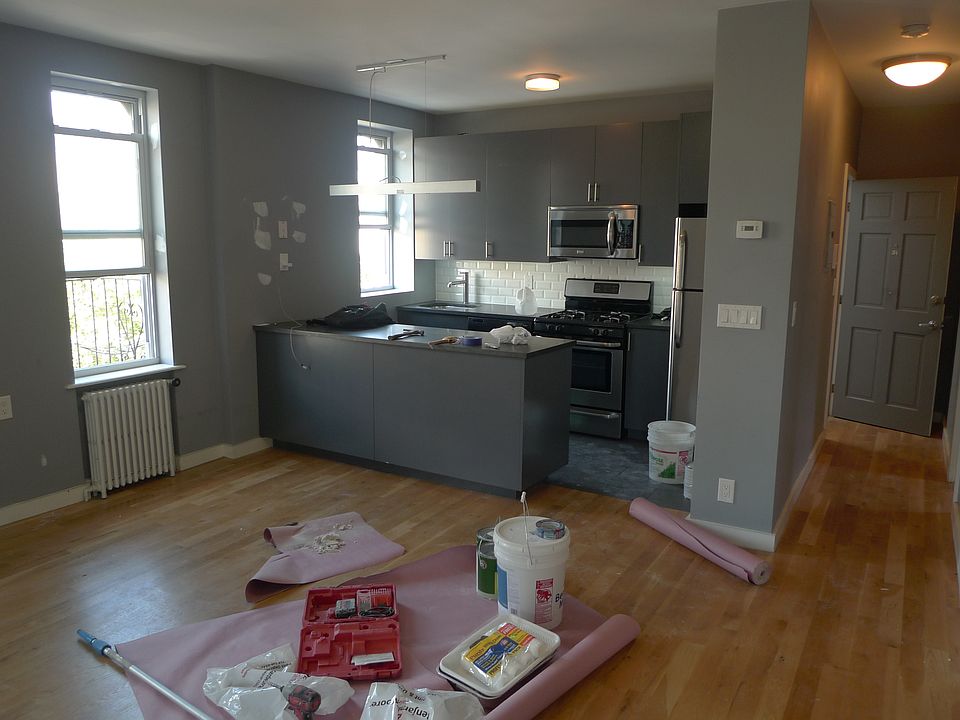1st image of 817 Woodward Ave