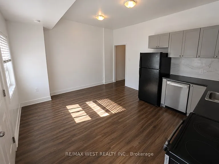 2089 Dufferin St #1 — Photo 3