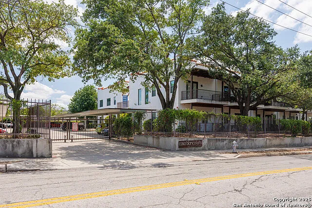 1542 N Alamo St #201 — Photo 34