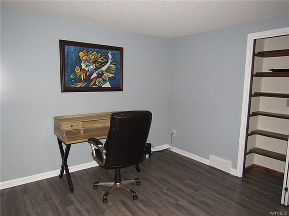 4th image of 2 Sherrelwood Ct