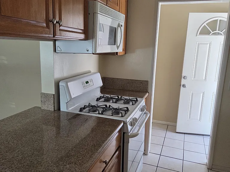 621 S Shelton St #B — Photo 5