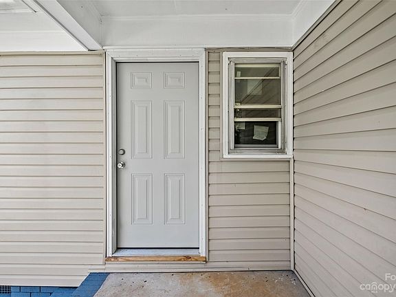 4th image of 202 Clegg St