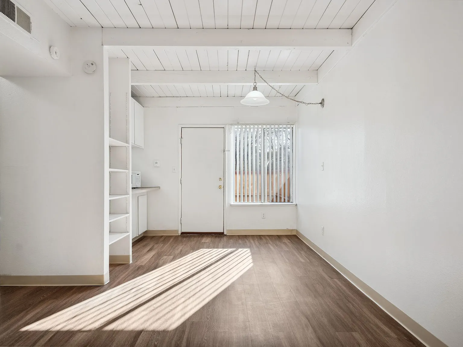 Alvarado Sunset Apartments — Photo 4