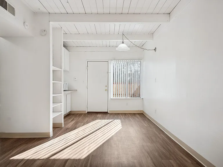 Alvarado Sunset Apartments — Photo 4