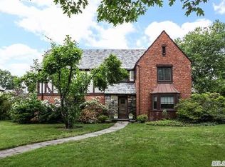 164 Oxford Blvd, Garden City, NY 11530