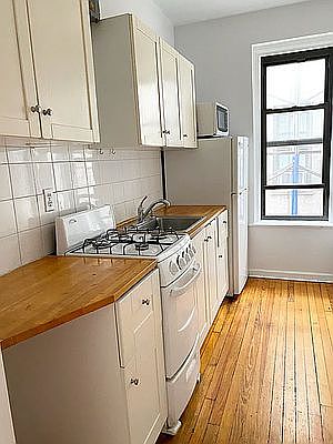 5th image of 59-61 Carmine St #5C