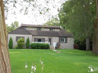 565 Smith Rd, Temperance, MI 48182