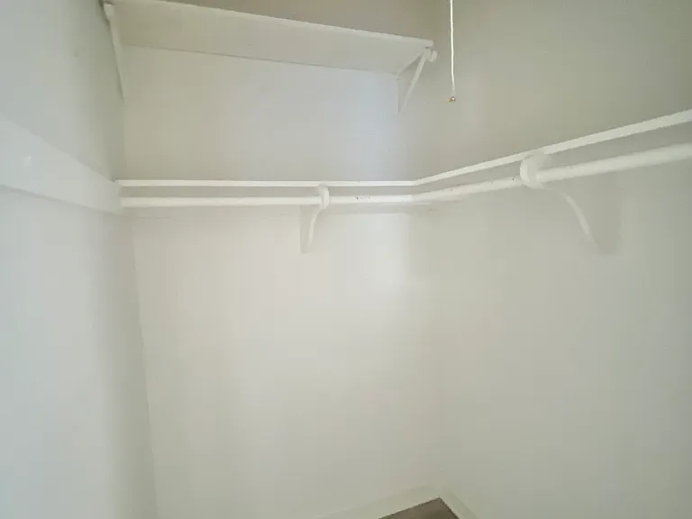 1905 S Oxford Ave #14 — Photo 8