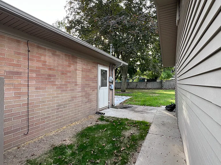 37910 Minton St — Photo 3