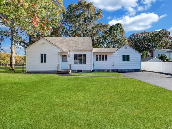 203 Carroll Avenue, Ronkonkoma, NY 11779
