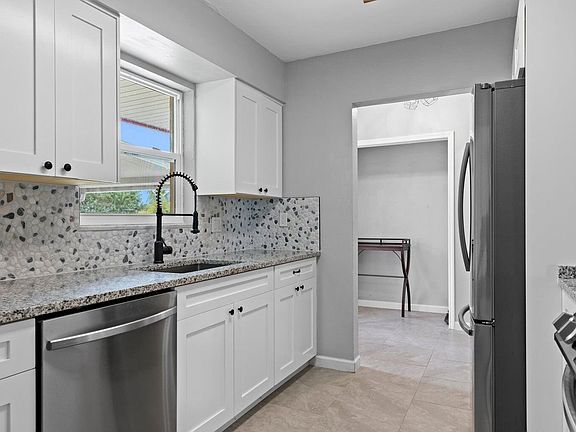 2nd image of 474 22nd Street SE