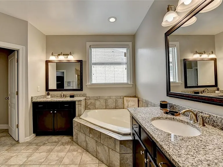 2540 Maple Ridge Ln — Photo 51