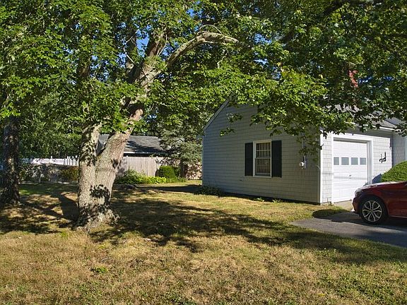 4th image of 22 Vineyard St