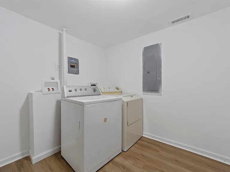 1304 Buckingham Rd — Photo 22