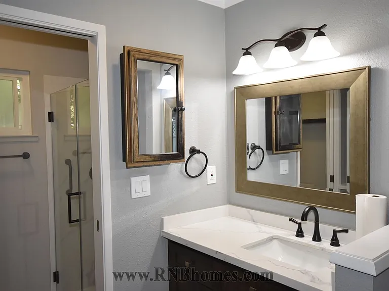 415 Sutton Pl — Photo 17
