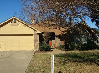 410 Clayton St, Grand Prairie, TX 75052